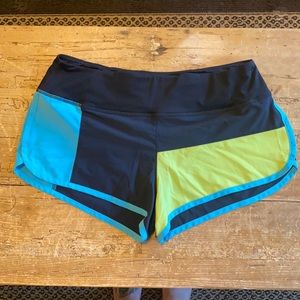 Large Rabbit Lady Dukes 2.5" Running Shorts EUC
